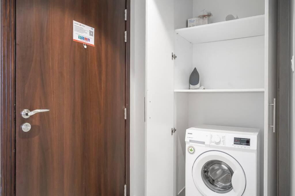 Stonetree - Cozy Fully-furnished 1 Br Dubai